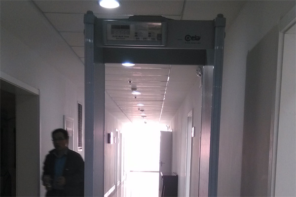 國家電網(wǎng)銀川供電局采用HI-PE型號(hào)進(jìn)口安檢門[圖文]