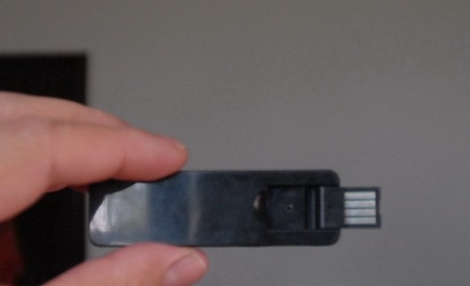 黃山機(jī)場安檢機(jī)首次掃描發(fā)現(xiàn)U盤式電子點(diǎn)煙器[圖]