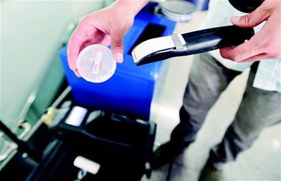 地鐵安檢升級(jí) 炸彈檢測(cè)儀&ldquo;上崗&rdquo;[圖]