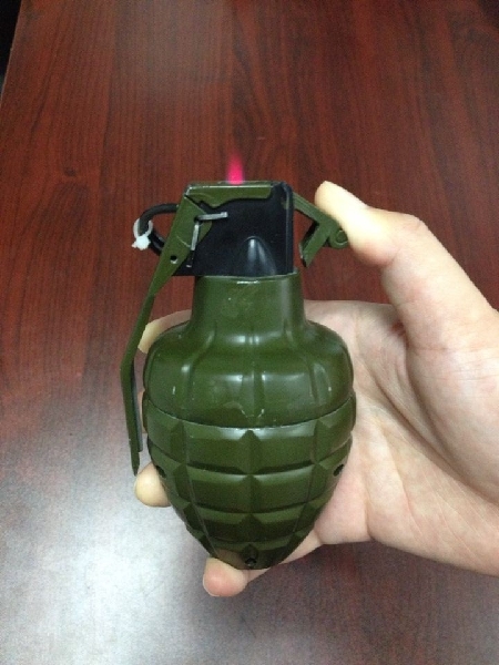 新疆博樂發(fā)現(xiàn)手雷式打火機(jī)[圖]