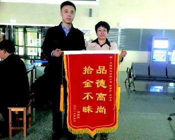 車站安檢門檢測(cè)很重要：女士將包遺落車站日照車站安檢處！