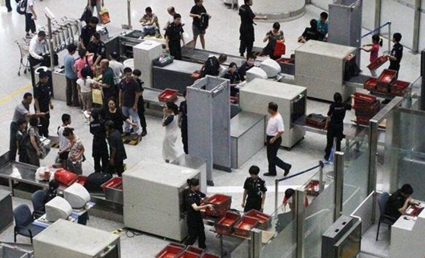 購買安檢門要點(diǎn)多，找對(duì)金屬探測安檢門廠家很重要